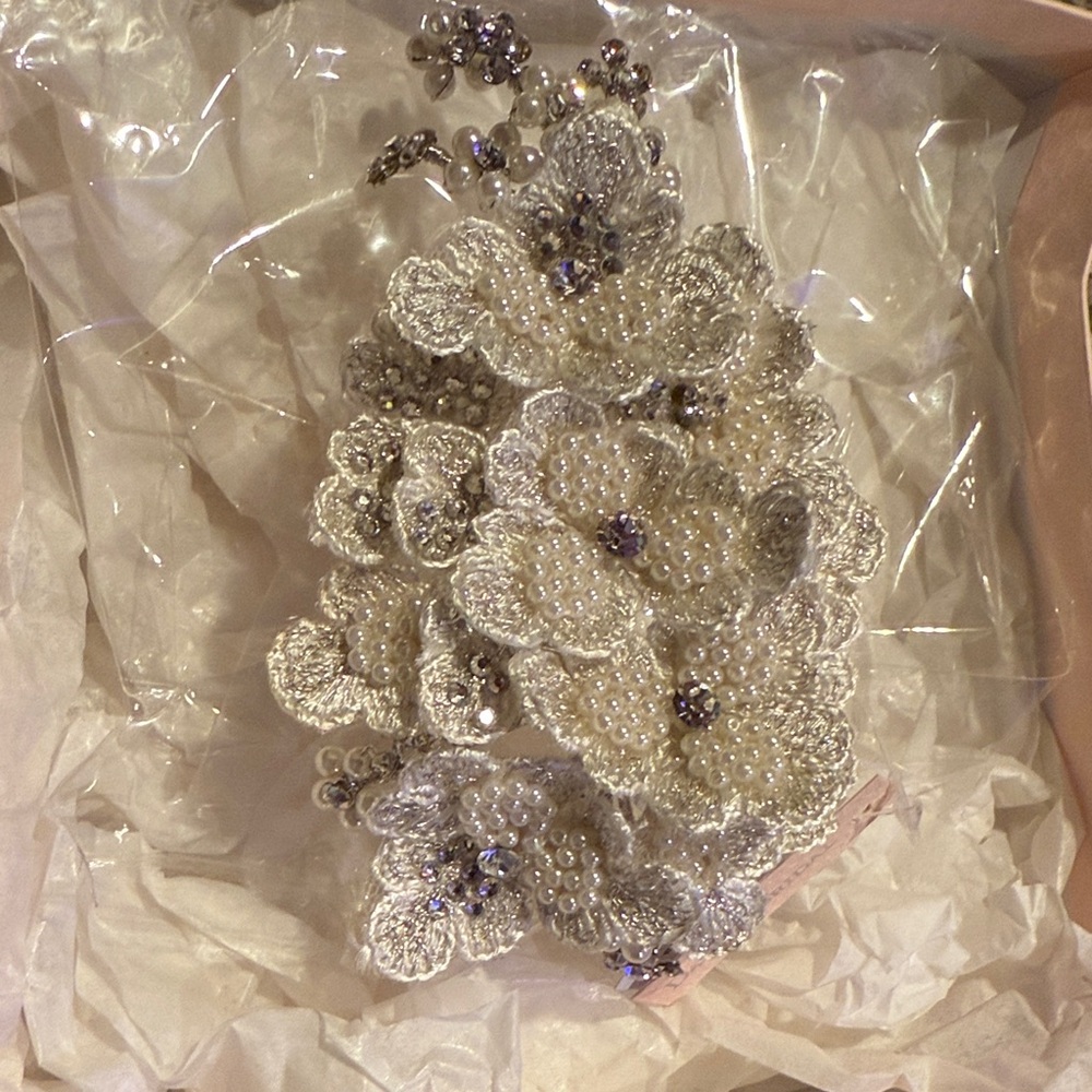 David's Bridal Silver and Cream Floral Hair Accessory